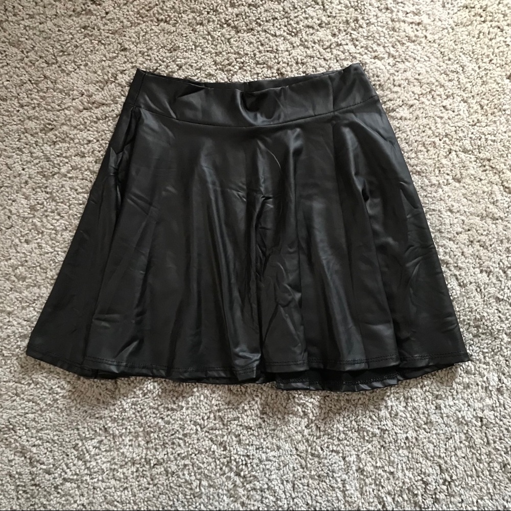SKIRTS 3/$20 💫 Faux Leather Skater Skirt